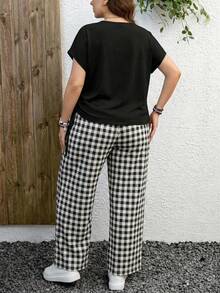 EMERY ROSE 两件套休闲简约系带纯黑色上衣搭配黑白格纹长裤，适合夏季穿着，尺码齐全。 - 黑與白 - 查看 3