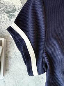 SHEIN 少女春夏时尚T恤套装，罗纹针织撞色Polo领刺绣马图案基础款T恤搭配撞色腰带宽松口袋裤，休闲运动街头风，适合上学、足球、户外等场合，舒适百搭。 - 藍白色 - 查看 7