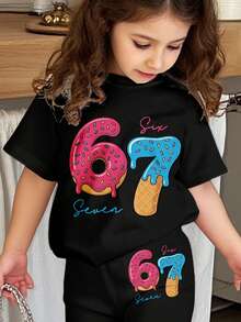 SHEIN 涂鸦卡通数字67，六七，嘟嘟，无意义的幽默粉色数字67星形蝴蝶结印花，复古甜美美式风格，少女休闲卡通图案圆领短袖上衣和喇叭裤两件套，适合夏季外出，韩式风格，返校季，轻松舒适，时尚童装，春夏穿搭，休闲服饰，婴幼儿图案上衣，夏季新款，春夏时尚 - 彩色 - 查看 7