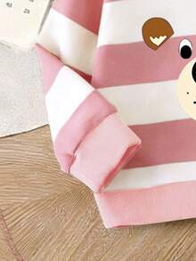 GraphicGems 两件套幼儿男童休闲时尚套装，包括条纹小熊图案卫衣和配套运动裤，舒适百搭，适合秋冬春季穿着。 - 粉色 - 查看 5