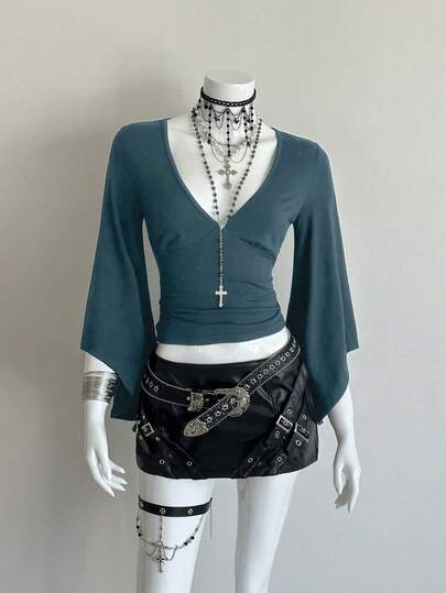 EgrlEra Deep V-Neck Sexy Mid-Length Sleeve Solid Color Fitted Cropped T-Shirt