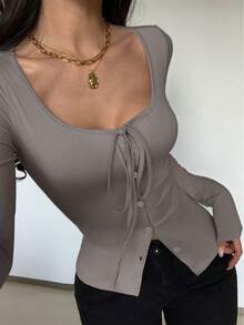 SHEIN Glamour 女款灰色秋季時尚夜出款純色針織彈性大圓領綁帶長袖緊身鈕扣裝飾百搭T恤上衣 - 灰色 - 查看 3