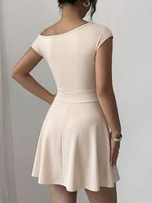 Elenzga 杏色不对称肩部优雅女士短裙 - 杏色 - 查看 2