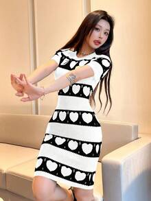SHEIN Unity 女士心形图案圆领修身短袖毛衣连衣裙 - 黑與白 - 查看 6