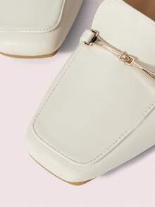 CUCCOO DOLLMOD 法国女鞋春秋季低帮方头中跟粗跟软皮金属扣乐福鞋 - 米色 - 查看 8