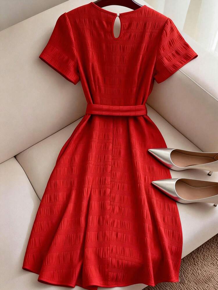 Franclia שמלת קיץ אדומה עם צווארון עגול ומותן צמוד ושרוולים קצרים לנשים, מתאימה לדייטים, נסיעות עסקיות, מפגשי חג - אדום - ראה 2