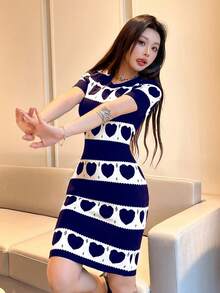 SHEIN LUNE 女士爱心印花撞色圆领短袖毛衣连衣裙 - 寶藍色 - 查看 6