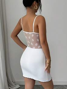 SHEIN 女士吊带修身长款连衣裙，饰有嘴唇图案网纱拼接，时尚性感睡裙 - 白色 - 查看 2