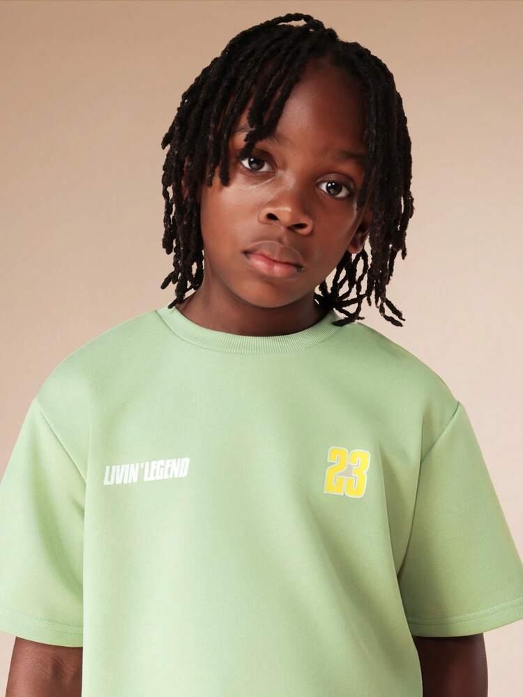 오버사이즈 티셔츠와 플리스 반바지 세트