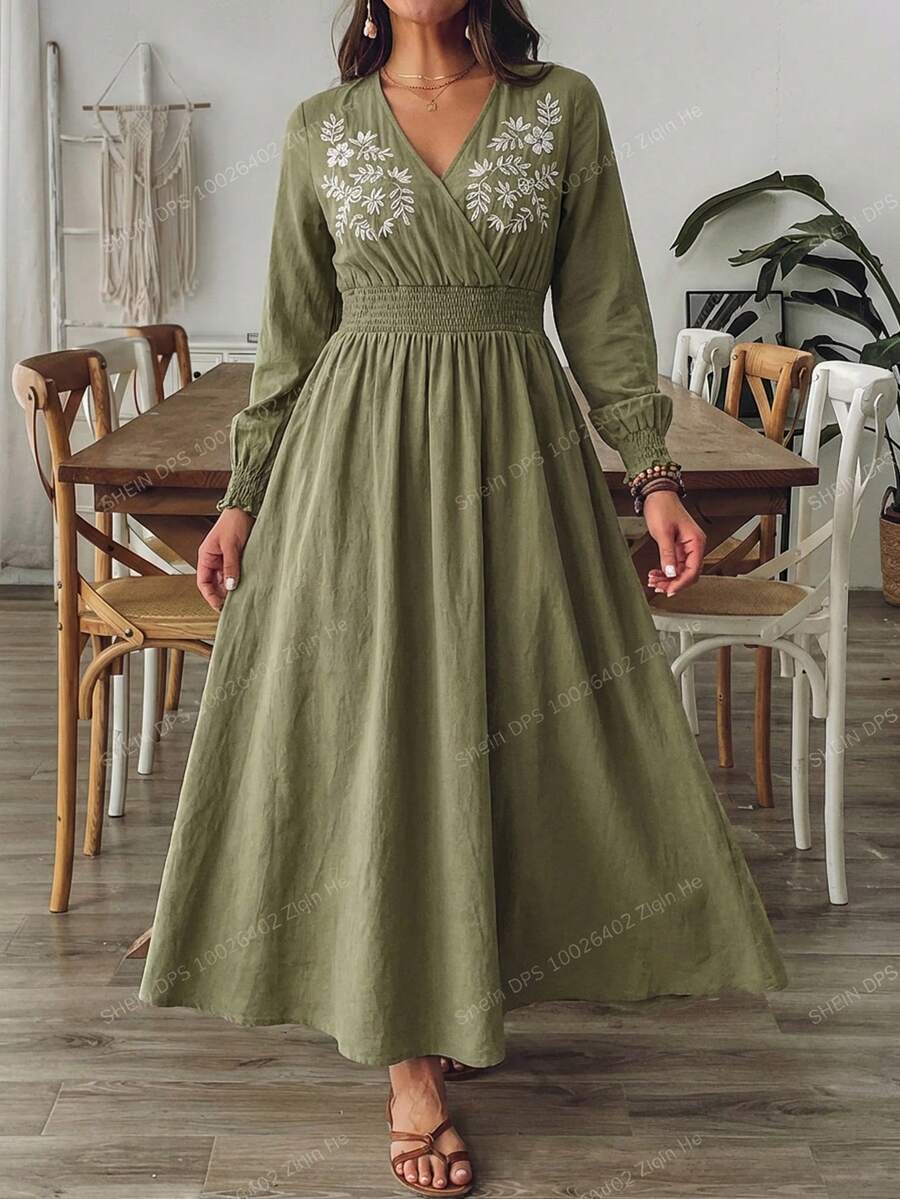 SHEIN VCAY Große Größen grünes besticktes Dekor V-Ausschnitt Kleid Olivgrün Grünes Kleid Frauen Boho Frauenkleidung Country Western Stickerei - Olivgrün - Übersicht 1