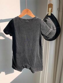 SHEIN 2件套男女宝宝休闲可爱扎染雪花印花短袖连体衣和遮阳帽套装，春夏宝宝男童服装，套装，街头服饰 - 黑色 - 查看 2