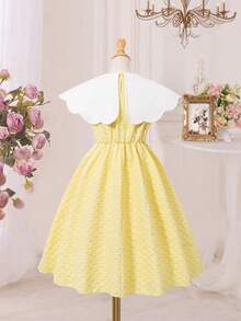 SHEIN Đầm hoa dáng suông, dài ngang gối, cạp cao, ôm sát, kiểu công chúa, ngọt ngào và thời trang dành cho bé gái, với cổ áo xếp ly xinh xắn và chân váy xòe bồng bềnh ở cạp cao; đầm không tay thời trang và đa năng dành cho bé gái. - Màu vàng - Xem 2