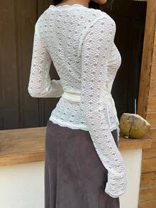 Sunnyshic Áo kiểu nữ cổ chữ V, chất liệu dệt kim, họa tiết hoa cúc, phối ren, thắt nơ phía trước, thanh lịch, gợi cảm, tay dài, hơi xuyên thấu, thích hợp cho kỳ nghỉ. - Màu be - Xem 2