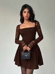 Aloruh فستان قصير مكشكش بخصر مطوي مع تصميم رقعة من الدانتيل وياقة مربعة للنساء - بني - مشاهدة 8