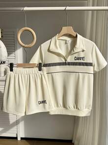 SHEIN Explorewe 2 peças/Conjunto Roupa Polo para Meninas, Top Polo Bege com Fita Refletiva e Decoração com Estampa de Letra + Shorts Esportivos Soltos, Conjunto Esportivo Casual para Uso Diário - Damasco - Visão 4
