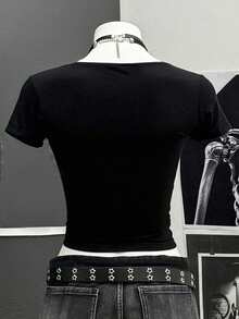 SHEIN 暗黑朋克街头风黄铜图案黑银节奏贝斯前卫Y2K短款T恤 - 黑色 - 查看 2