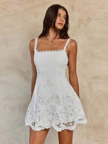 Enchnt 可爱时尚方领刺绣腰部喇叭下摆迷你连衣裙 - 白色 - 查看 1