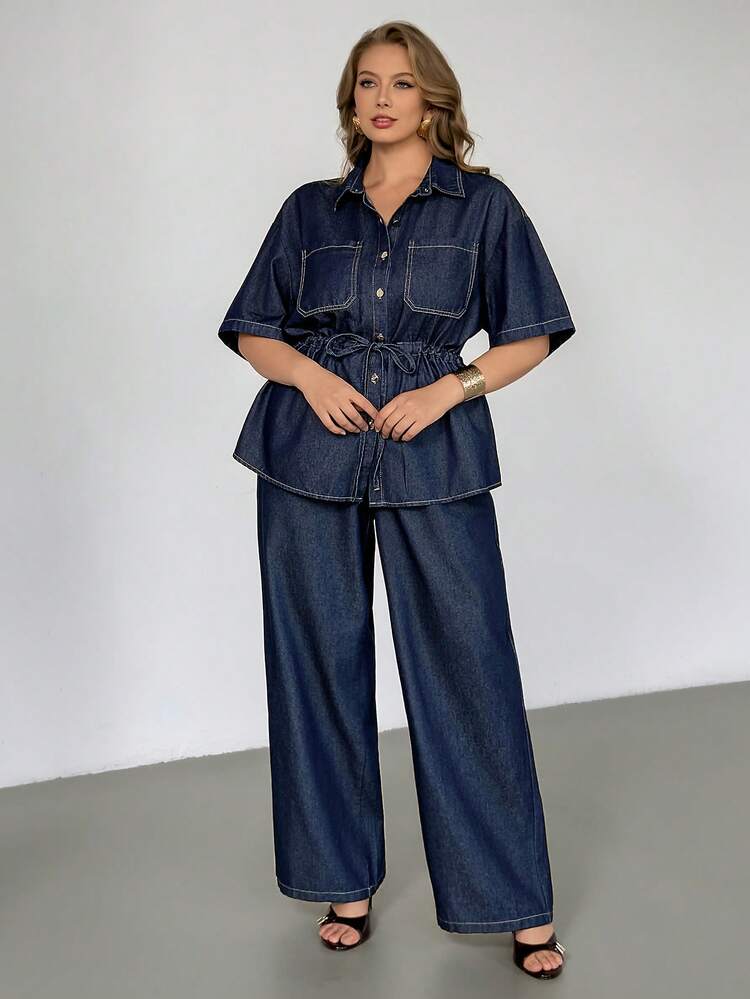 Auralis 大码女式两件套休闲牛仔套装 - 短袖纽扣衬衫，带口袋和腰带，搭配长裤，适合春夏情人节、嘉年华、通勤、度假、毕业典礼等场合，时尚又不失Y2K风格，可爱街头风，适合派对、婚礼、商务休闲等各种场合。这款时尚牛仔两件套套装包含一件荷叶边上衣和一条长裤，尽显女性魅力。 - 藍色 - 查看 3