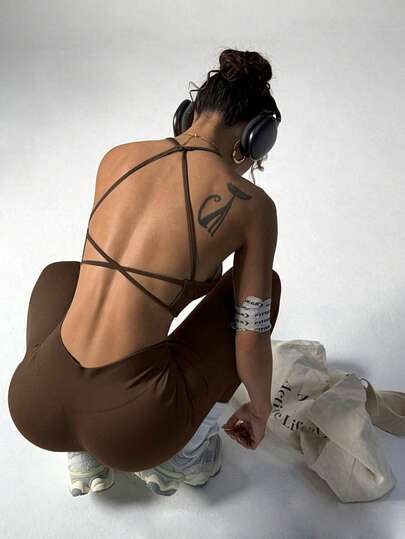 Dewbera 女士纯色露背挂脖上衣和运动紧身裤套装 女士健身套装