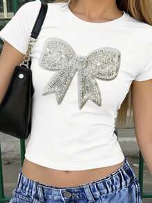 休闲简约仿珍珠蝴蝶结装饰短袖圆领露脐T恤，适合青少年女孩夏季穿着，美式学院风，白色修身款，日常百搭。 - 彩色 - 查看 2