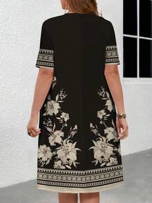SHEIN CURVE+ Curve Size US22Music Festival, Seaside Vacation, Bohemia2025 Spring/Summer Artistic Textured Floral Print Short Sleeve Round Neck Midi Dress, Suitable For Mother's Day Gathering Black And White Dress Pocket Dress Floral Print Dress - Black and White - View 2