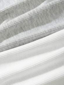 Tseoso 这款休闲百搭的黑白灰罗纹吊带背心，内置衬垫胸罩，适合全年穿着，居家、运动、西部风情音乐节、可爱返校造型、复古Y2K风格、柔美清新少女风、Z世代、姐妹会风格、夏季骑行、瑜伽和运动服等各种场合。 - 黑色 - 查看 5