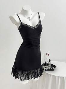 Elamini 女士黑色简约休闲V领蕾丝边修身A字连衣裙 - 黑色 - 查看 3