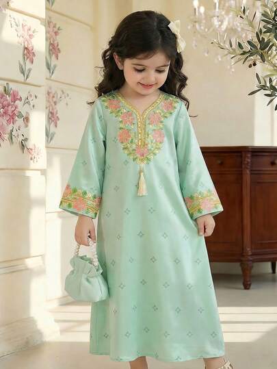 薄荷绿碎花女童长袍，优雅复古碎花刺绣，女婴休闲传统舒适优雅碎花图案仿金线印花流苏V领宽松长袖连衣裙，适合春夏日常穿着、节日庆典、度假、优雅长袖连衣裙、祈祷长袍、轻松舒适、休闲穿着、度假风、端庄长袍、儿童长袍、女婴长袍