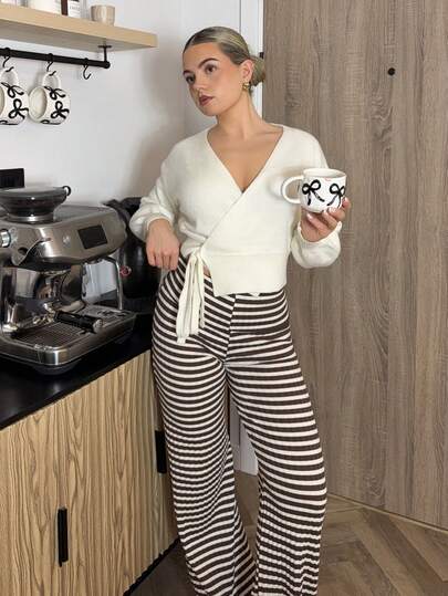 Bethéva Avslappnad mångsidig enfärgad omlottknäppt kofta med knytning framtill