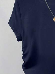 女士及少女蓝色藏蓝色修身短袖T恤，饰有白色爱心印花，百搭单品，适合外出、情人节、春夏秋季穿着。 - 彩色 - 查看 3