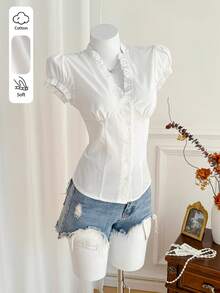 Elamini 极简美式风格白色荷叶边V领短袖棉质衬衫，褶皱收腰女式衬衫 - 白色 - 查看 1