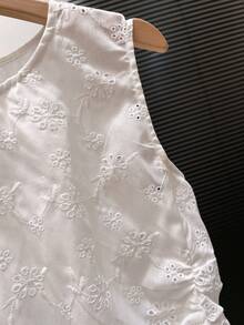 Franclia 休闲优雅百搭时尚褶皱下摆圆领无袖上衣，适合日常穿着、浪漫约会，清新镂空刺绣面料 - 白色 - 查看 7