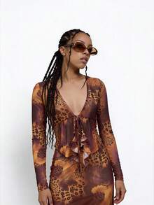 Slouenne Slouenne 女士深V领豹纹荷叶边露背长袖上衣和迷你裙性感两件套，适合约会/派对 - 棕色 - 查看 4