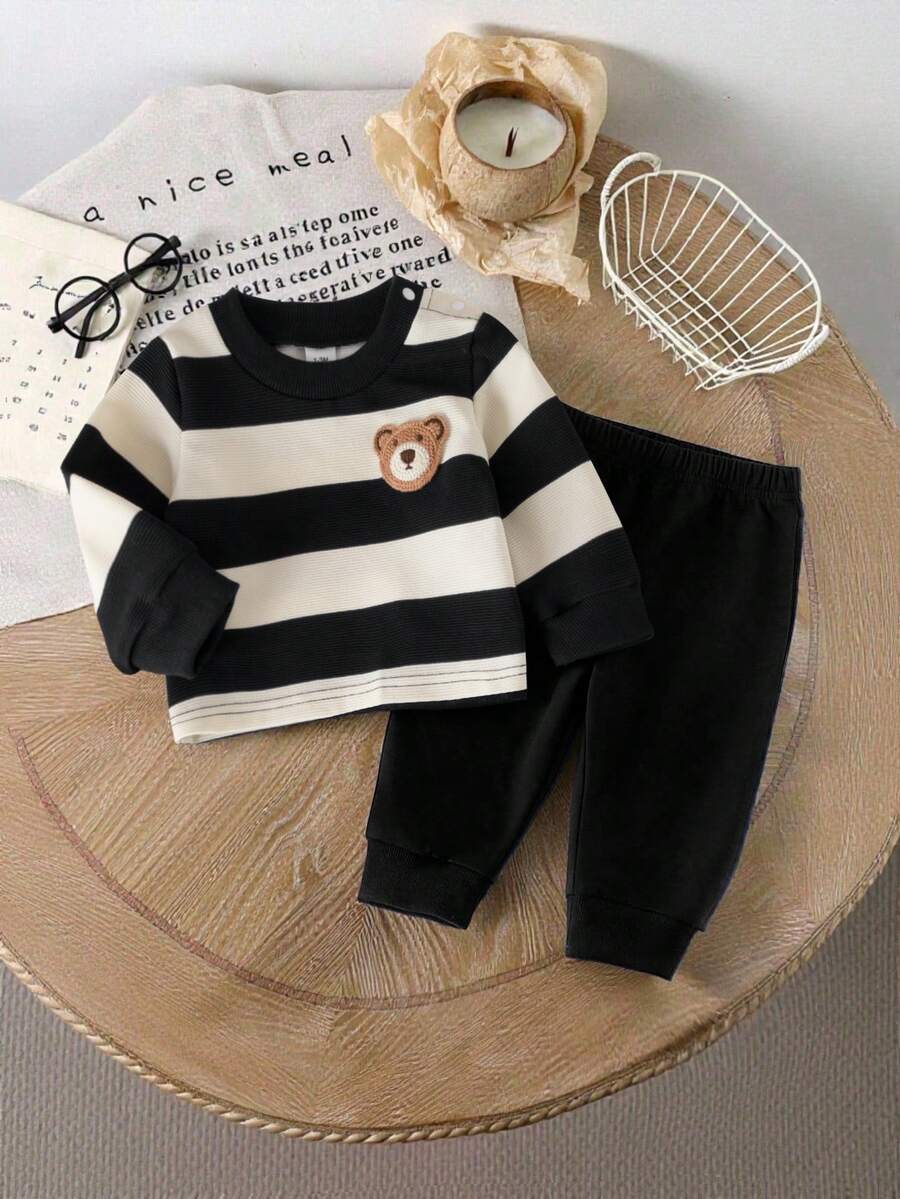 SHEIN 2件裝新生男嬰黑白條紋套裝 可愛刺繡熊飾長袖上衣與長褲套組 秋季度假時尚服飾 - 黑色 - 查看 1