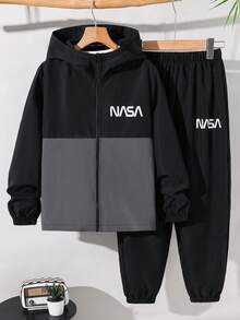 SHEIN Set de 2 piezas de chaqueta con capucha y pantalones deportivos informales con gráficos y colores contrastantes para niño preadolescente, adecuado para ir y venir, la escuela, uso casual, viajes, deportes, otoño/invierno - Negro - Ver 1