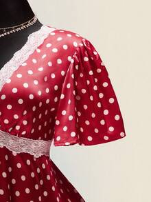 SHEIN ICON 加大码红白波点V领缎面衬衫，荷叶边袖甜美约会休闲上衣，情人节 - 紅白色 - 查看 5
