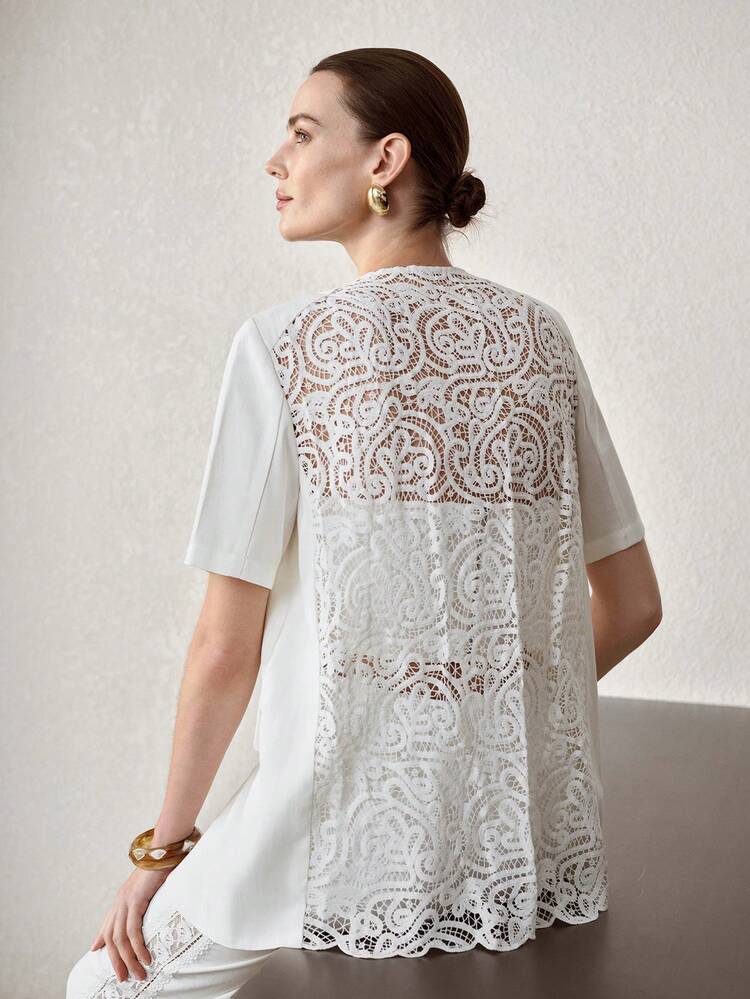 CAPPOTTO ELEGANTE BIANCO DA DONNA CON MANICHE CORTE E PIZZO A CONTRASTO