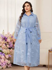 Modelyn Robe élégante et romantique pour femmes grandes tailles, avec laçage à la taille, manches longues, maille ajourée et broderie - Bleu azur - Voir 4