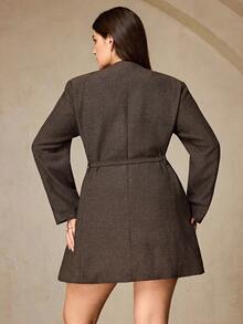 Aveloria Rosie 时尚复古简约通勤优雅女士设计百搭人字纹收腰带金属纽扣长袖迷你连衣裙 - 彩色 - 查看 6