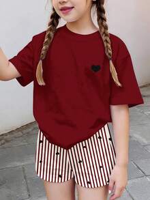 酒红色可爱复古迷你爱心印花图案条纹T恤，时尚别致，红色爱心图案，撞色领街头风，Y2K风格红色爱心图案T恤，复古撞色设计，百搭叠穿单品，适合学校街头休闲穿着，少女休闲简约短袖上衣短裤套装，夏季必备 - 彩色 - 查看 1