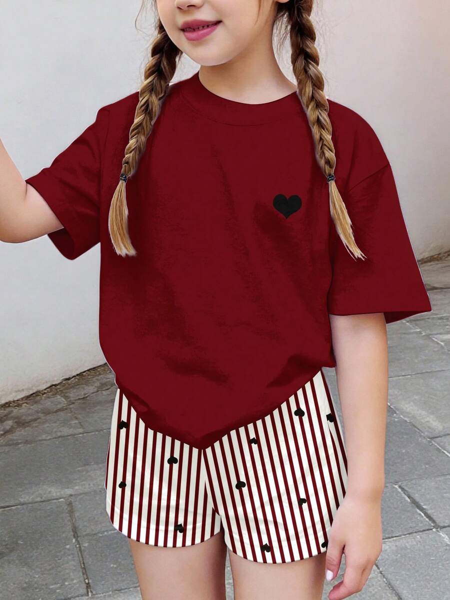 酒红色可爱复古迷你爱心印花图案条纹T恤,时尚别致,红色爱心图案,撞色领街头风,Y2K风格红色爱心图案T恤,复古撞色设计,百搭叠穿单品,适合学校街头休闲穿着,少女休闲简约短袖上衣短裤套装,夏季必备 - 彩色 - 查看 1