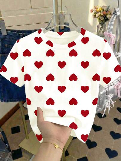 Camiseta de manga corta casual con cuello redondo y estampado de corazón para niña preadolescente, adecuada para uso diario en verano