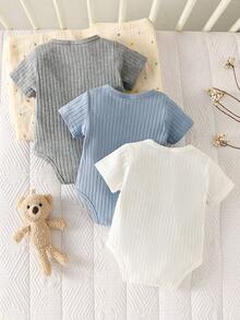 SHEIN Bộ đồ hè 3 món cho bé trai sơ sinh màu trắng, xanh dương, xám, áo liền quần tay ngắn có thêu hình gấu. Chất liệu thoải mái, kiểu dáng đơn giản, dễ mặc. - Nhiều màu - Xem 5