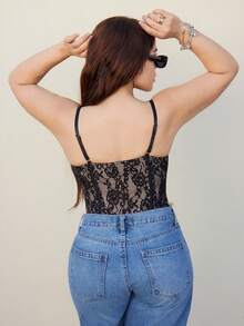 Lupita Cardoza Camiseta de tirantes finos de mujer con encaje floral y ajustada, casual para vacaciones - Negro - Ver 2