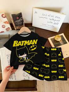 BATMAN X SHEIN Conjunto de camiseta de manga corta de cuello redondo y pantalones cortos con estampado de dibujos animados lindo y casual para bebé niño, adecuado para el verano - Multicolor - Ver 2