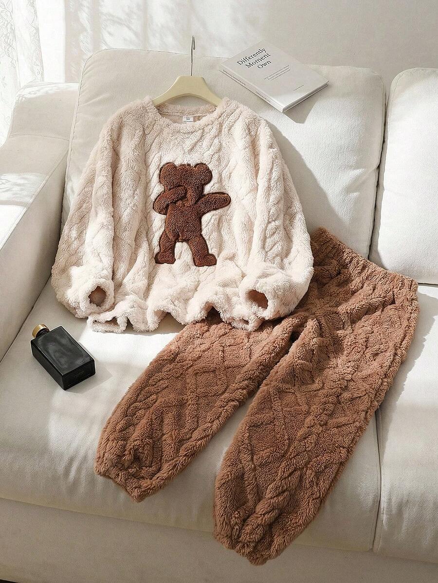 SHEIN 青少年女孩卡其色可爱卡通熊刺绣圆领长袖上衣和柔软舒适的拉绒羊毛睡衣裤套装，2 件套，秋冬 - 卡其色 - 查看 1