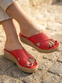 Sandalia de plataforma baja con tiras cruzadas, disponible en beige y rojo - Rojo - Ver 1