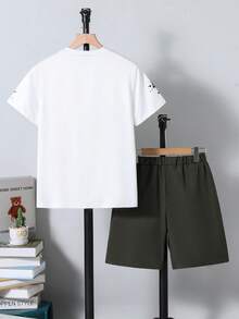 Set de 3 piezas: Camiseta con estampado de oso lindo para niños, pantalones cortos cargo con bolsillo y mini bolso bandolera, para primavera/verano - Verde militar - Ver 2