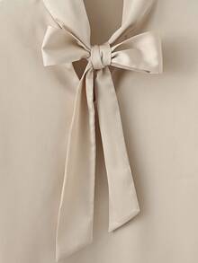 Franclia 女士香槟色亮面面料蝴蝶结领休闲日常通勤外出情人节约会短袖衬衫 - 杏色 - 查看 5