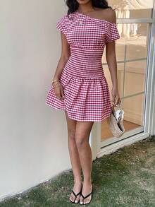 SHEIN EZwear New Summer Festival Dress Beach Outfits Women's Fashion Red Plaid Woven Asymmetric Shoulder Dress Holiday - Red and White - View 8